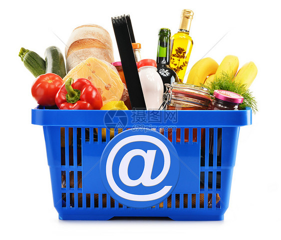 配有各种杂货食品的塑料购物篮零售价格市场饮食牛奶蔬菜面包购物饮料胡椒图片