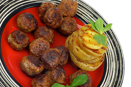 烤肉丸和土豆圆圈食物红色条纹午餐茶点棕色盘子主菜肉丸图片