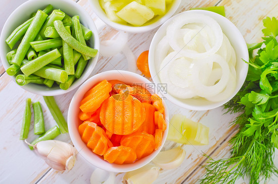 蔬菜辣椒橙子土豆胡椒小吃木板食物桌子沙锅午餐图片