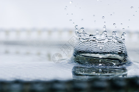 水喷水反射自然水滴海浪图片