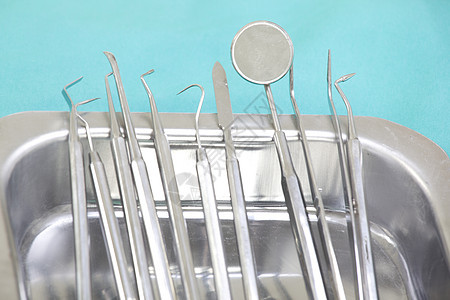 一套用于牙齿牙牙牙牙科护理的金属医疗设备工具刮板诊所手术医生镊子挖掘机雕刻师治疗标量镜子图片