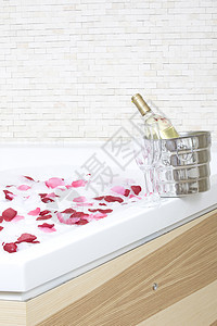放松的洗浴浴缸温泉墙壁毛巾房间花朵辉光宽慰奢华玫瑰图片