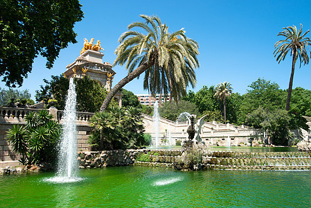 巴塞罗那喷泉纪念碑蓝色旅游艺术建筑天空城市雕像棕榈瀑布图片