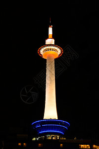 日本京都晚上的京都塔吸引力蓝色市中心广播建筑旅行城市地标观光背景图片