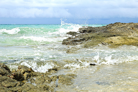 萨米德岛 雷永 泰国石头水平假期旅行热带季节天空天堂绿色海浪图片