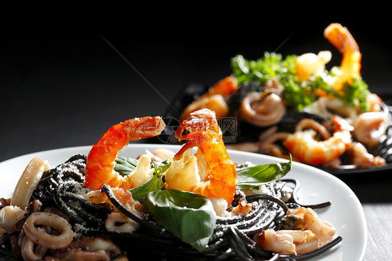 黑意面加海鲜蔬菜餐厅美食胡椒沙拉午餐大虾食物面条香菜图片
