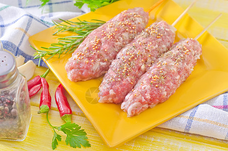 原烧烤牛肉羊肉营养猪肉午餐地面美食主菜洋葱草本植物图片