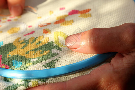刺绣爱好祖母针线活棉布黄色羊毛蓝色手指缝纫工作图片