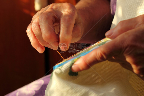 刺绣红色针线活爱好女性缝纫棉布蓝色黄色羊毛祖母图片