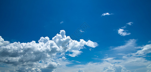 蓝蓝天空积雨晴天蓝色沉淀环境阴霾季节天气水分阳光图片