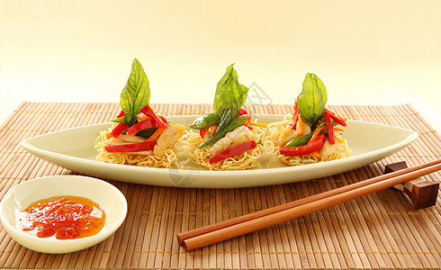 鸡面筷子食物胡椒面条味道用餐烹饪餐垫美食午餐图片
