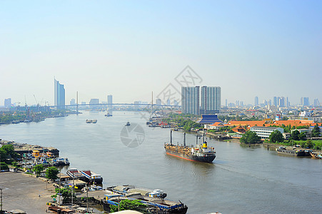 Chao Phraya河摩天大楼天际天空景观城市首都船运血管旅行建筑学图片