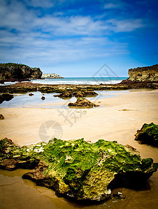 岩石海滩地平线阳光海岸支撑蓝色石头场景晴天假期海洋图片