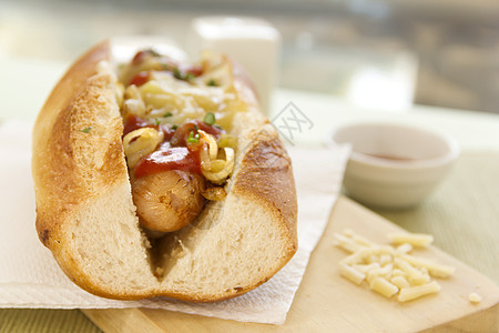 熔化奶酪热狗包子烹饪美食香肠香菜味道砧板食物面包营养图片