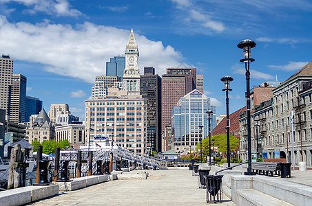 波士顿港摩天大楼港口建筑学反射城市小路建筑物公园蓝色行人图片