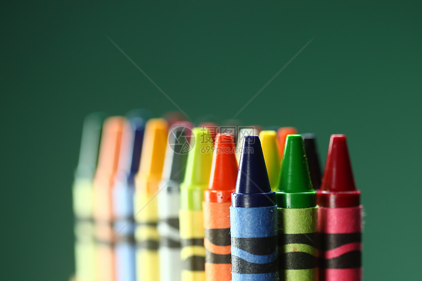 回到学校的色彩多彩装饰品洪水团体幼儿园工艺调色板彩虹蜡笔蓝色工作室图片