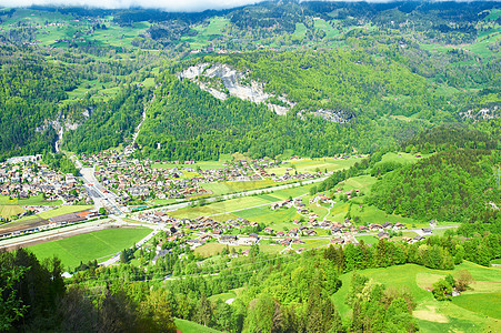 阿尔卑斯山瑞士村旅行绿色乡村草地村庄爬坡天空风景岩石农村图片