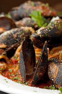 Zuppadi 贝壳闭合盘子乡村香菜贝类海鲜食物饮食营养餐厅午餐图片