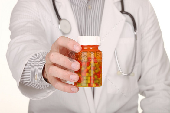 在处方药瓶中服药的医生行业瓶子职业外套医疗医师从业者帮助男人药片图片