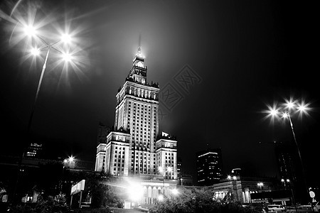 波兰华沙 波兰市中心 晚上的黑白天线图片