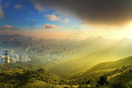 香港市中心日落时的山地风景图片