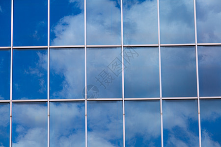 现代建筑镜面玻璃墙中的蓝色蓝天空窗户城市商业市中心玻璃窗线条高楼职场镜子办公室图片