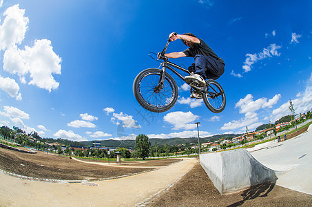 Bmx 大型空中跳跃旋转青少年特技诡计危险挑战乐趣小轮车车轮坡道图片