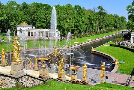 俄国彼得霍夫宫的大卡塞德水池金子渠道历史性历史住宅兴趣雕塑喷泉旅行图片