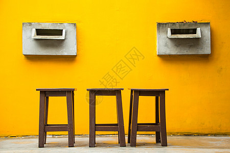 舞台上的椅子布景娱乐地面棕色风格概念黄色凳子装饰想法背景图片