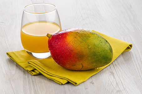 新鲜芒果汁水果水壶果味服务甜点热带异国果汁橙子液体图片