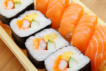 日本寿司沙拉食物橙子美食螃蟹盒子便当盒午餐黄瓜鱼子图片