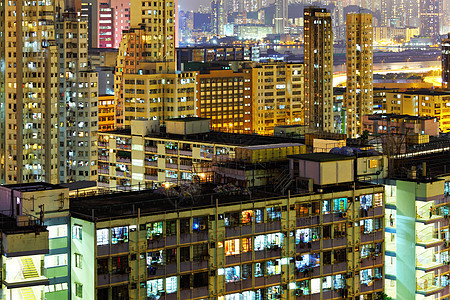 香港夜里有烧化的建筑民众公寓植物蓝色天空市中心绿色天线财产土地图片