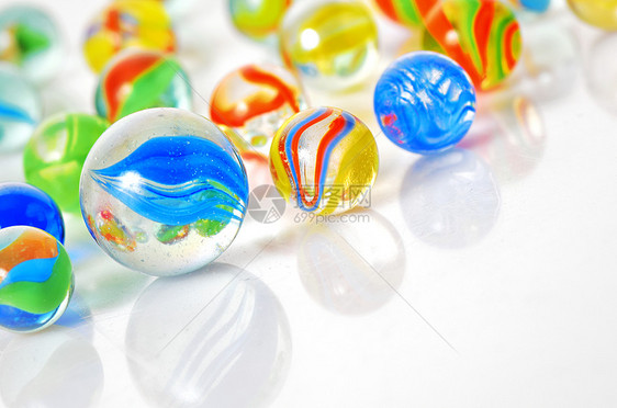 彩色玻璃弹珠乳白色玩具球体收藏家收藏品猫眼游戏空地眼睛圆圈图片