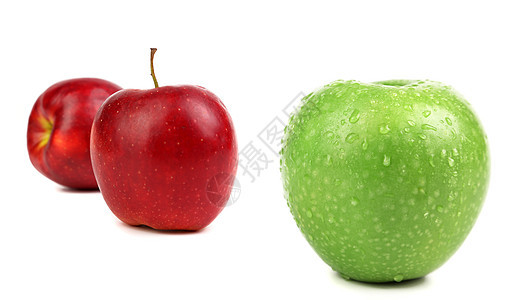 绿色苹果 有水滴和两个红图片