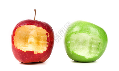白色背景上的位化红苹果和绿苹果图片