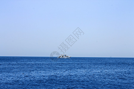 白色船只在红海中移动脱水降落伞珊瑚天空空气太阳旅行海洋潜水海滩图片