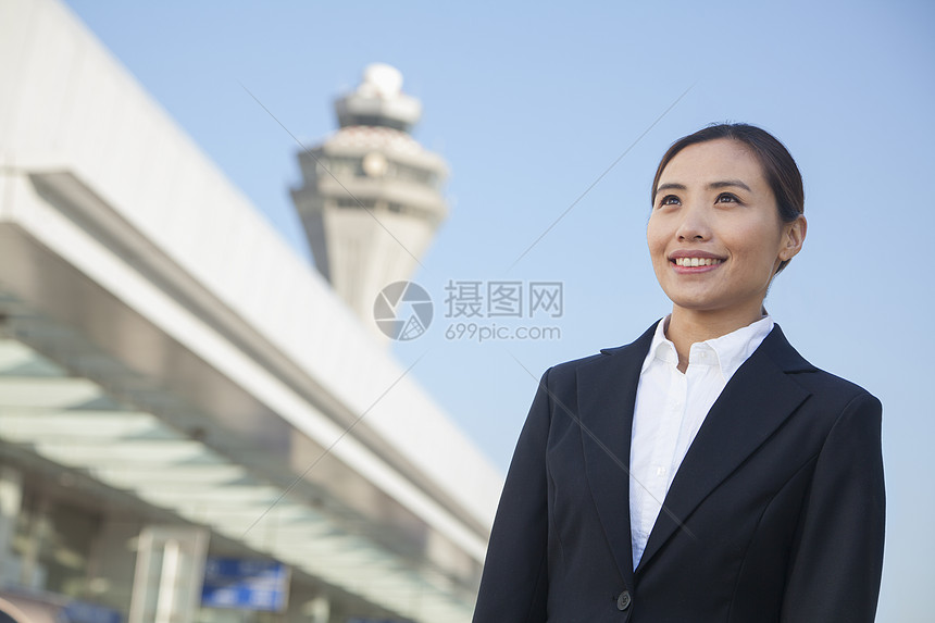 旅行者看机场的天空航班收腰头发游客运输商务奢华希望棕色机动性图片