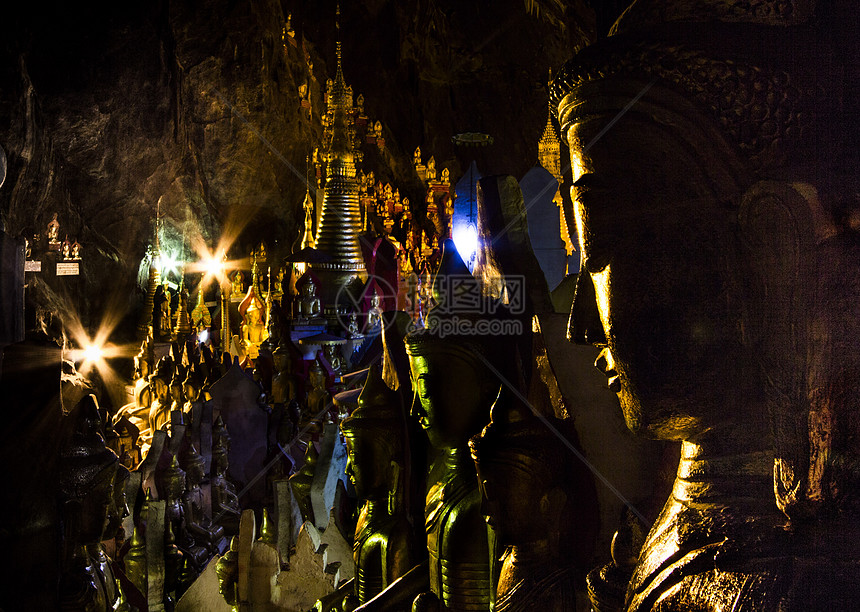平达亚洞穴旅行宝塔宗教金子旅游寺庙佛像游客团体佛塔图片