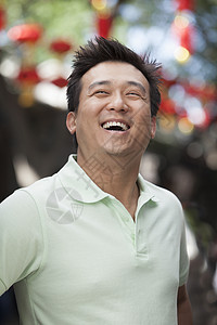 北京的 笑笑中年中男子男性短发成年服装头肩微笑黑发前景休闲街道图片