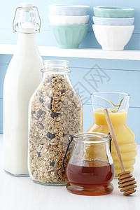 美味健康早餐好吃饮料水果葡萄干食物牛奶燕麦奶油酸奶蜂蜜坚果图片