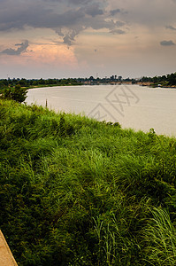 河流和天空绿色生态蓝色土地乡村农村池塘环境图片