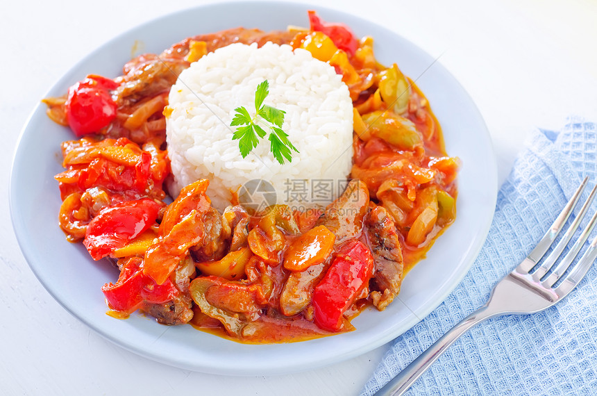 用蔬菜煮饭的大米餐厅烹饪盘子美食油炸牛奶黄瓜辣椒草本植物文化图片