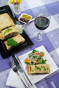 蘑菇和李克斯特鲁德尔烹饪沙拉味道香菜花朵火箭设置桌面午餐草药图片