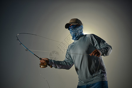 人鱼捕捞钓竿渔夫爱好娱乐铸件垂钓者追求行动休闲淡水图片