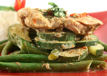 泰国绿色偷猎鸡营养美味蔬菜胡椒美食用餐烹饪辣椒午餐豆子图片
