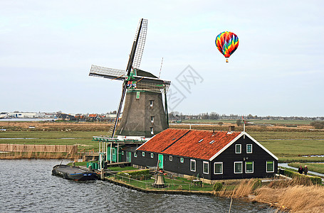 荷兰农村的风力车空气地标天空航班溪流文化供电建筑学天线照片图片