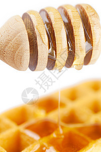 比利时的华夫饼放在盘子上 粘贴蜂蜜和蜂蜜蛋糕晶圆饼干环境甜点早餐美食面包小吃棍棒图片