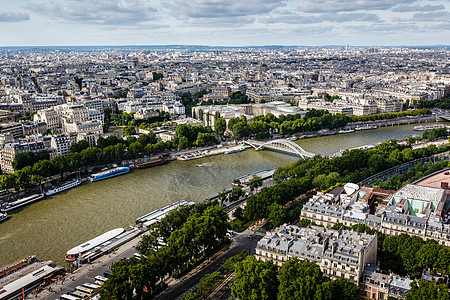 来自法国巴黎埃菲尔铁塔的塞纳河空中观察房子建筑物市中心飞机天际建筑学旅行天空城市历史图片
