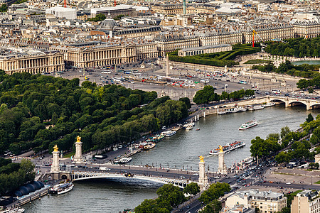 来自法国巴黎埃菲尔铁塔的塞纳河空中观察首都城市建筑学天空旅游市中心小船纪念碑假期建筑物图片