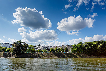 法国巴黎的(Swans Alley)和塞纳河图片